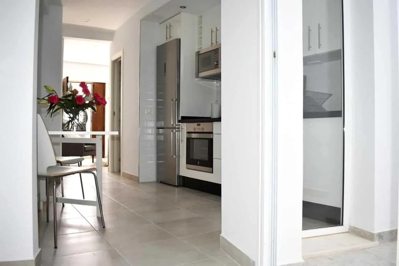 New Townhouse In The Heart Of Nerja With Jacuzziヴィラ